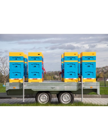 Beekeeping trailer with side panels and platform scale